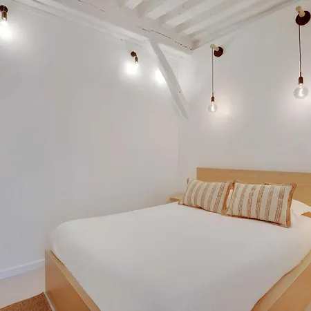 Magnificent -2br-4p- Le Marais Apartment